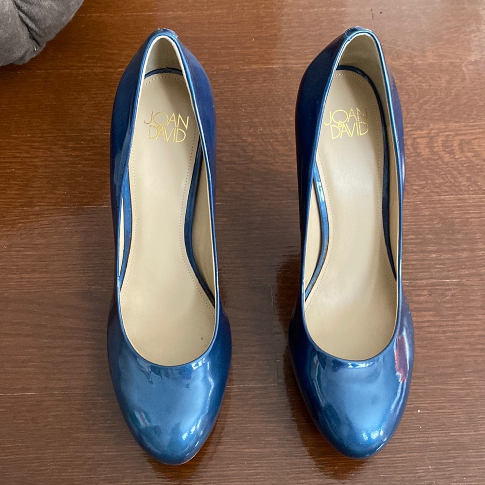 joan and david pumps